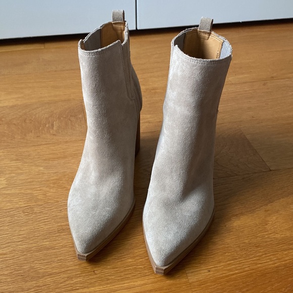 New without Tags Marc Fisher Suede Ankle Boots, Size 7.5 - Picture 2 of 8